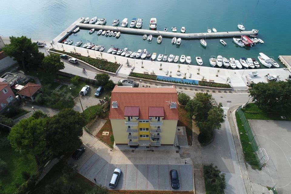 Apartment Sara - Црес Экстерьер фото